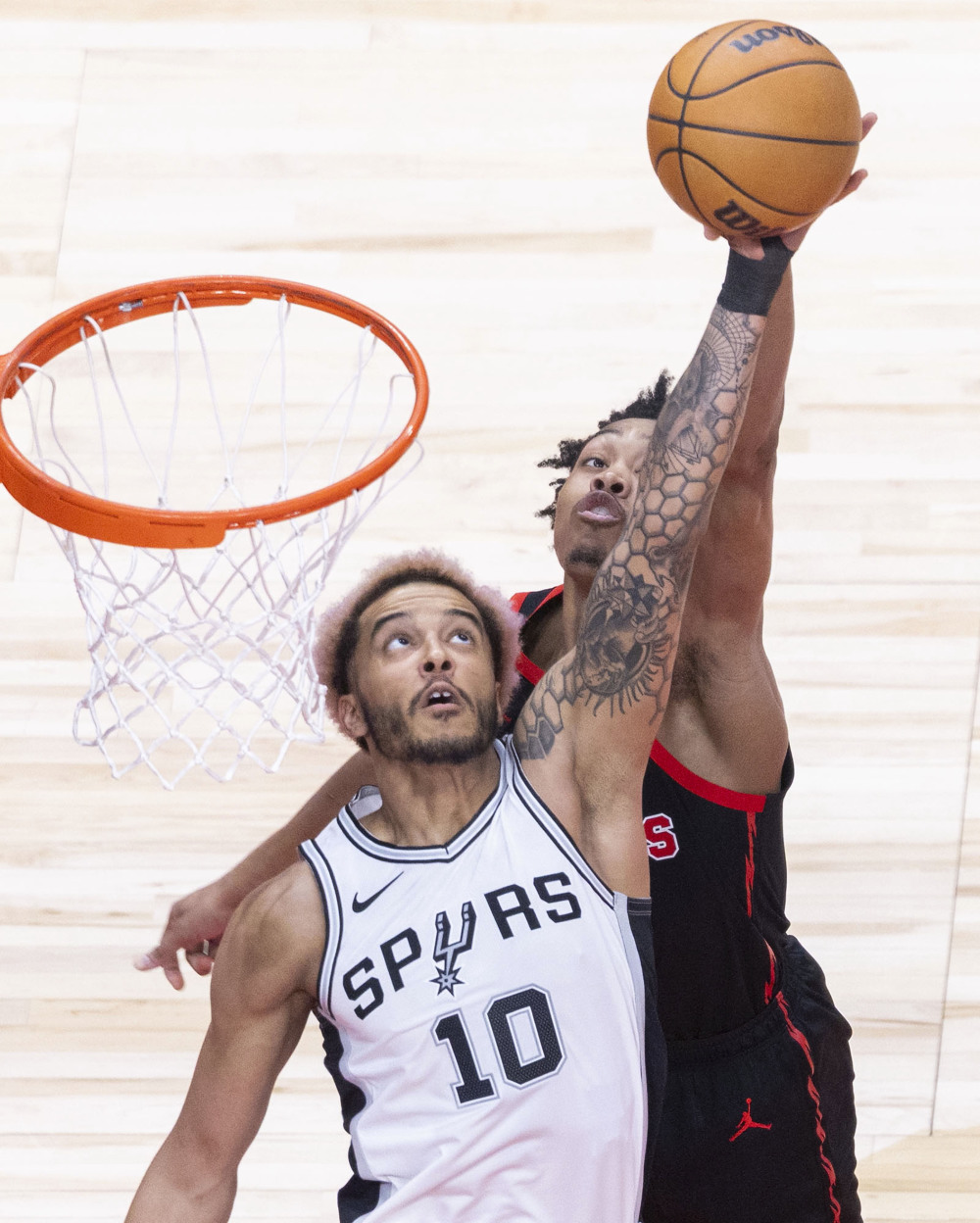 包含训练课后NBA常规赛传出新动向;巴塞罗那篮球队单刀错失;高层表态:压力陡增;资深球员宣示担当的词条-开云官方网站