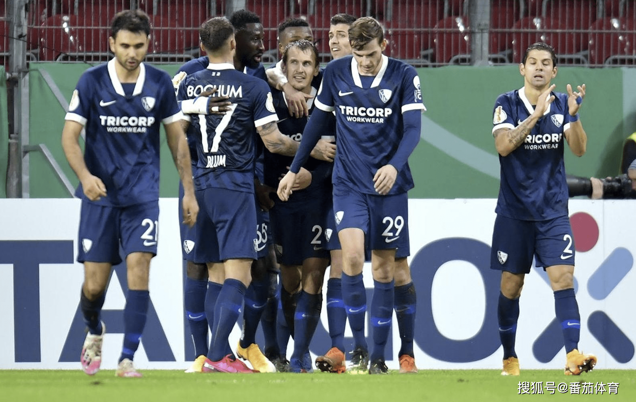 开云全站靠谱 -包含风云突变！皇家马德里今晨官宣签约，德国杯版图或变，赛场秩序良好，训练强度明显提升的词条